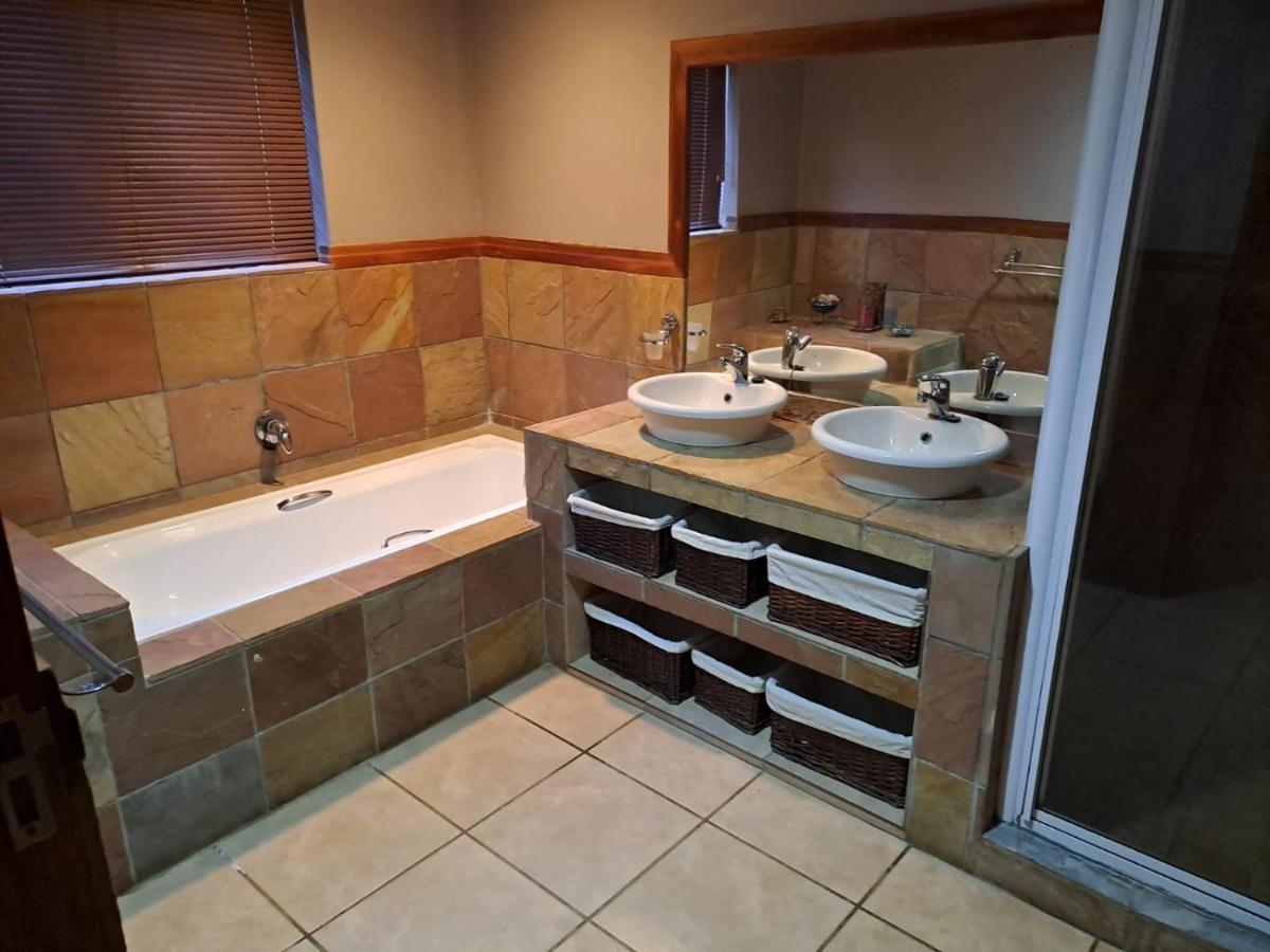 Da Gama Lake Cottages - Coral Tree And Cormorant Cottages White River Extérieur photo